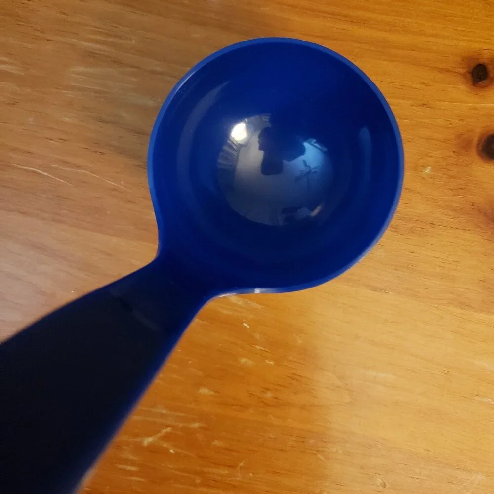 NWT Tupperware bold 'n blue ladle